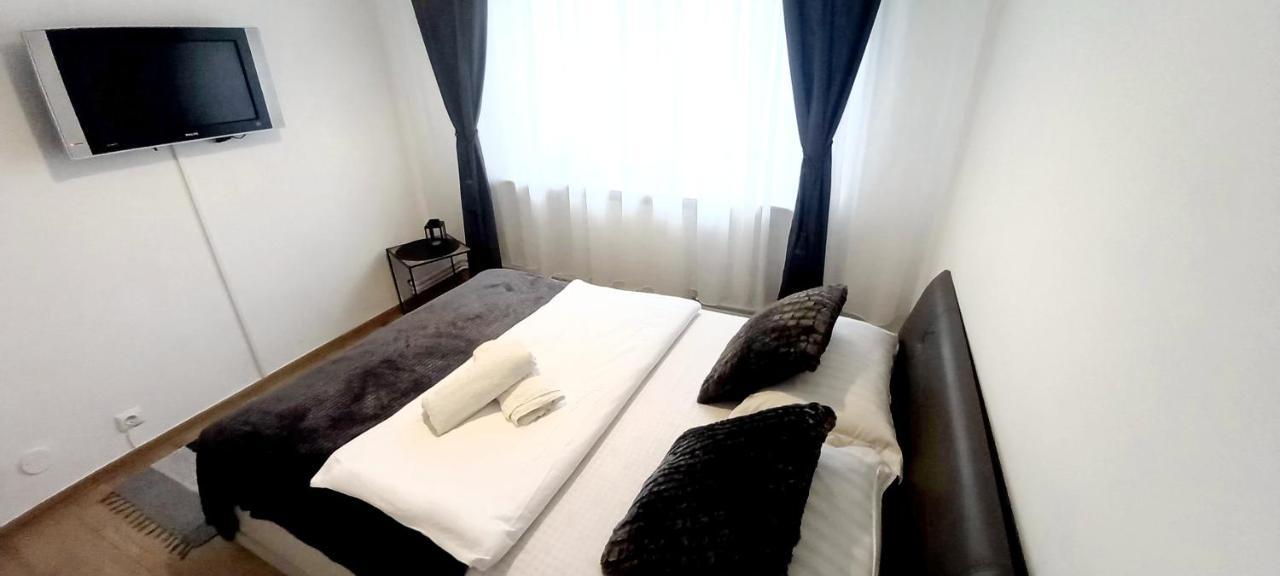 33 Coquette Apartment Baia Mare Exterior photo